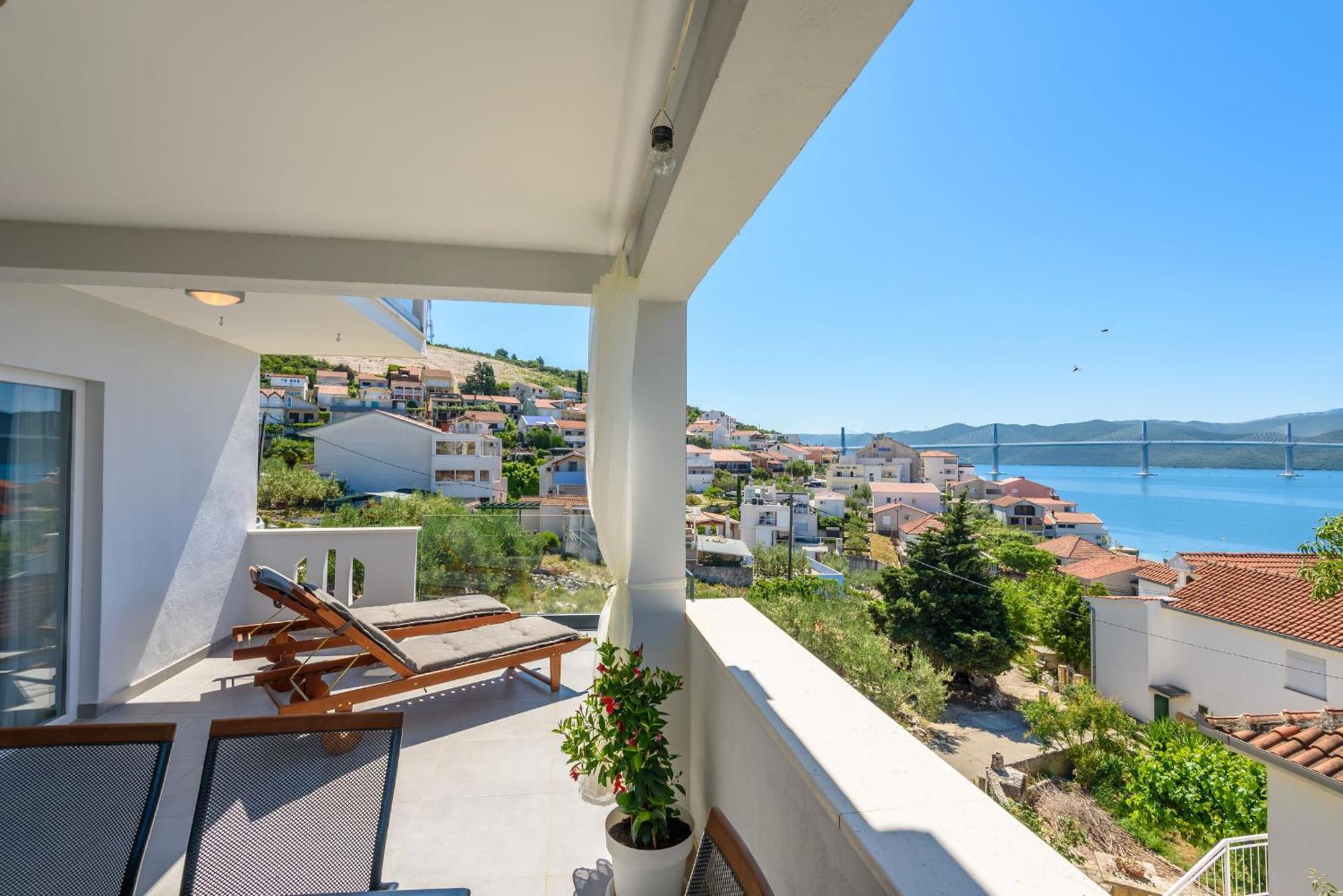 Apartments Morska Vila Komarna Exterior photo